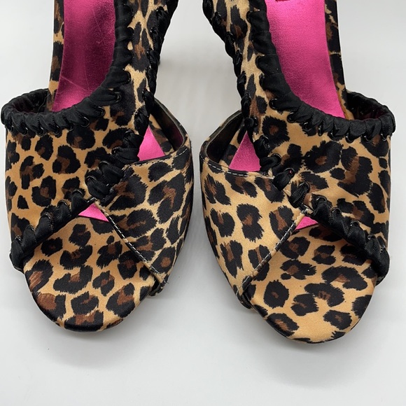 Betsey Johnson Leopard print heels - Picture 8 of 11